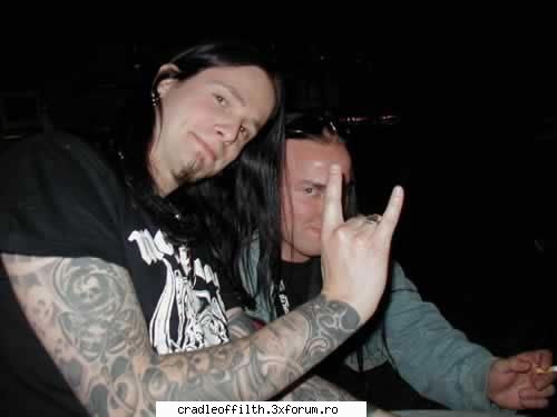 :nebun:  :nebun: :nebun: :nebun: ce dragutz e.... :nebun: :nebun: :nebun: :nod: dimmu borgir...