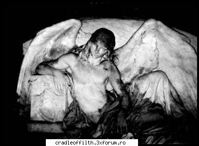 cool pics - eu am facut o poze la mormant ca poate ajunge si - Off-topic!